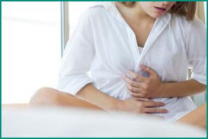 Dolore dovuto alla cistite postpartum nelle donne